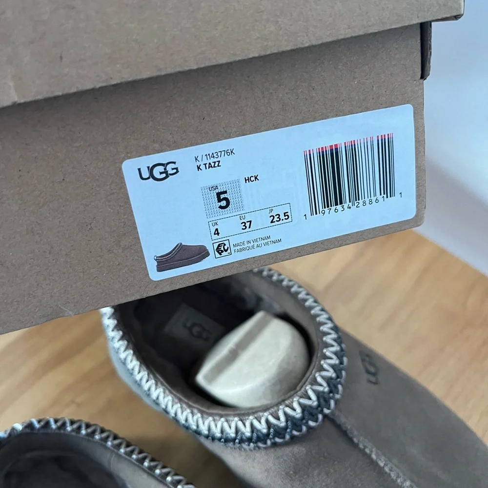 UGG Tazz New in box big kids slippers girls size 5 ( women’s 7) Hickory - Picture 3 of 3